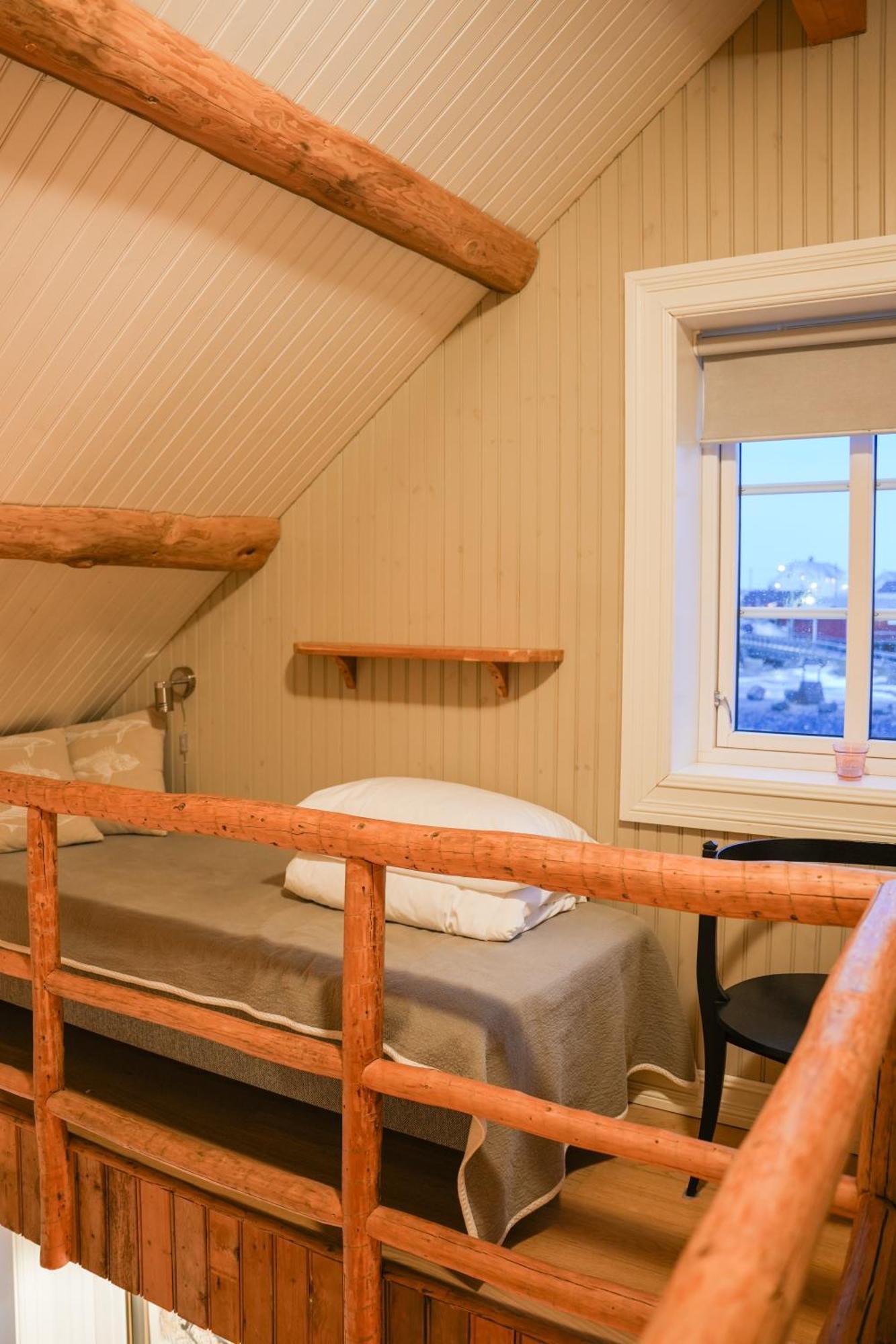Mini Apartment Sakrisoy Рейне Екстериор снимка