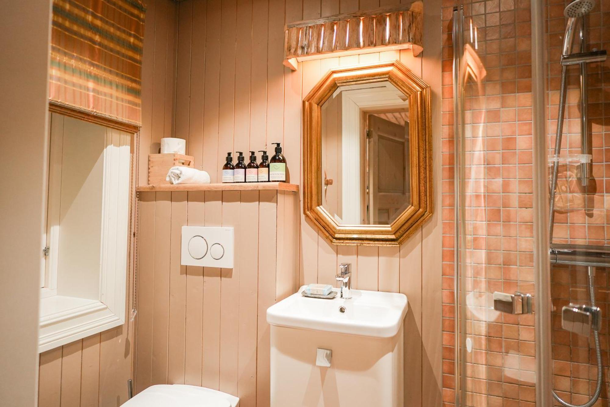 Mini Apartment Sakrisoy Рейне Екстериор снимка