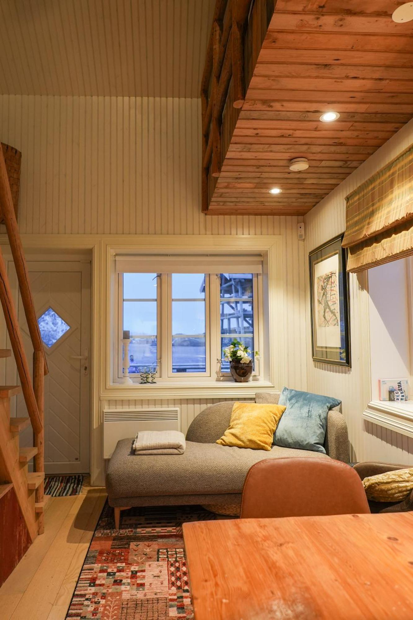 Mini Apartment Sakrisoy Рейне Екстериор снимка